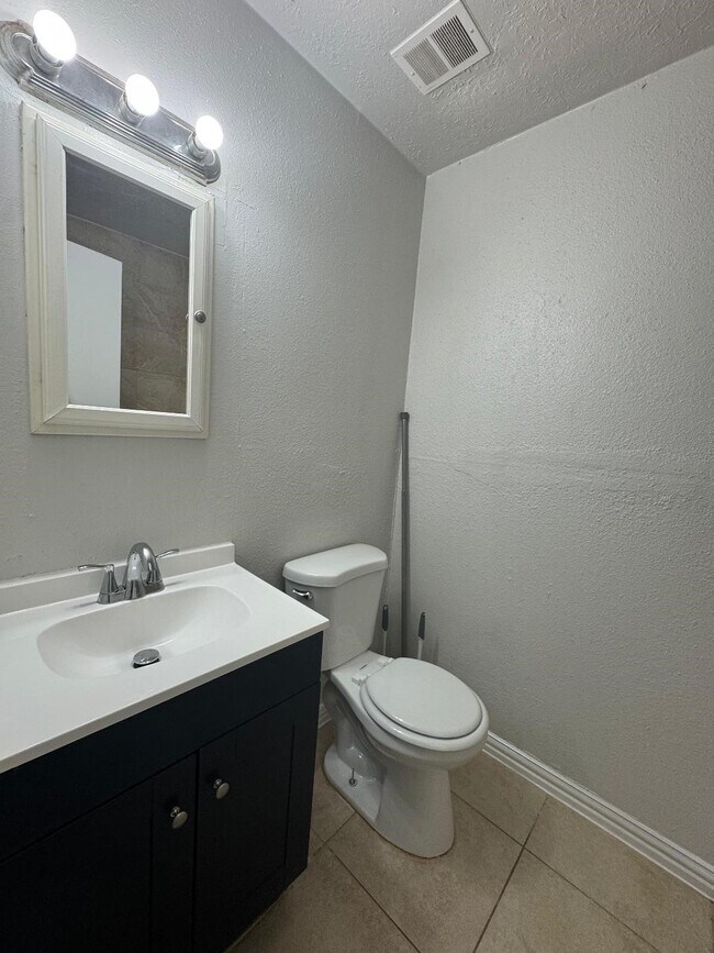 Building Photo - 12643 Chiswick Rd