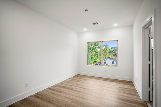 Building Photo - 4201 Oats St