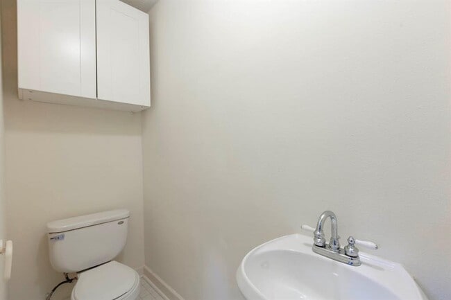 Building Photo - 1540 Welch St