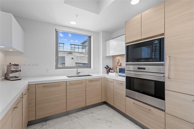 Building Photo - 17111 Biscayne Blvd