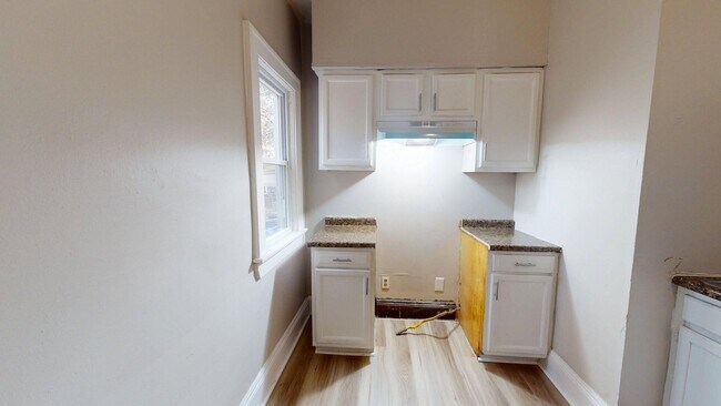 Building Photo - 11302 Parkview Ave