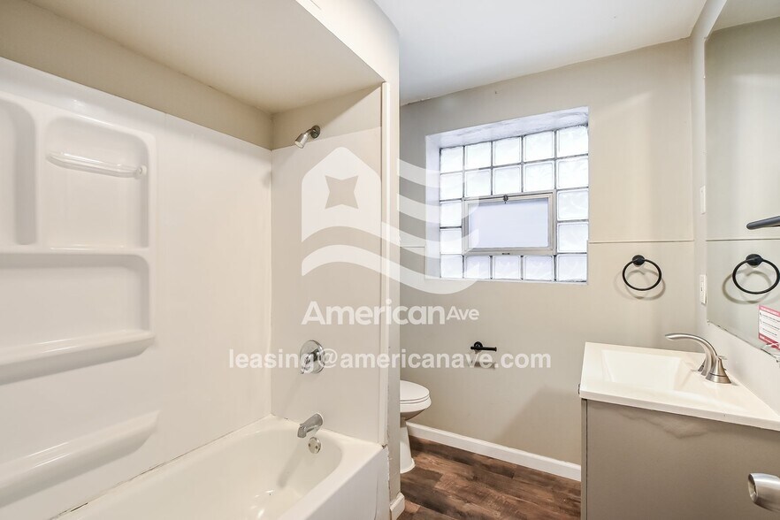 Building Photo - 3711 S Spring Ave