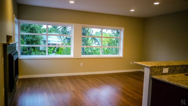 Building Photo - 2215 E John St