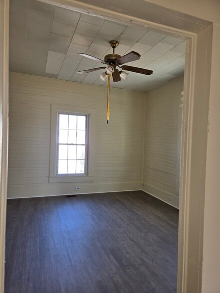 Building Photo - 203 Bailey St