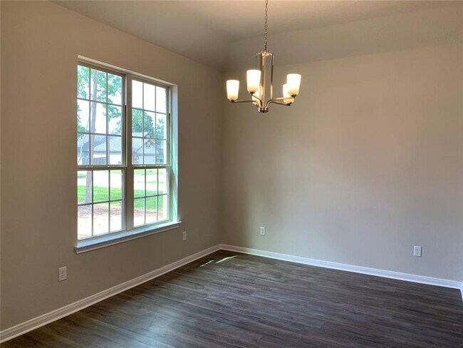 Building Photo - Coming Soon July 1, 2025 Move in LIKE NEW ...