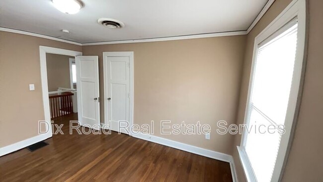 Building Photo - 15 Vassar Dr