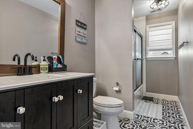 Building Photo - 105 Quarterhorse Ct