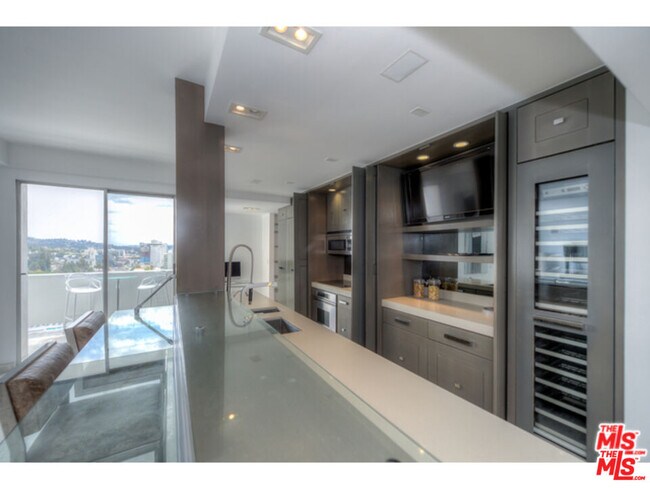 Building Photo - 7250 Franklin Ave