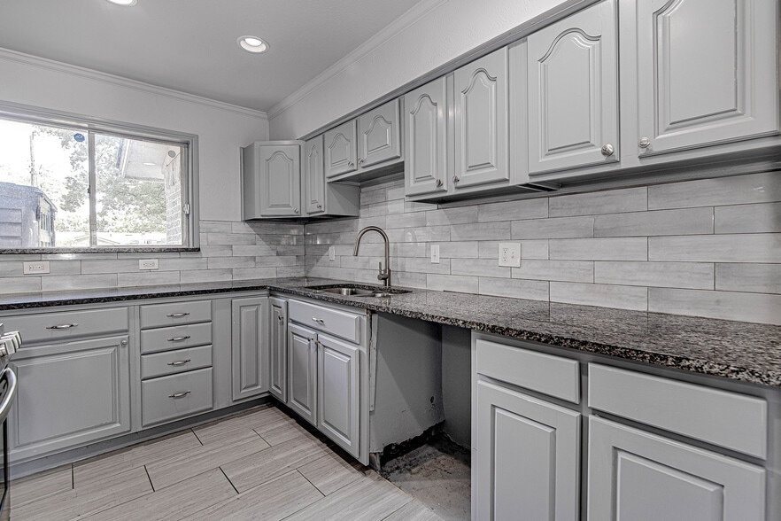 kitchen - 308 Sundown Ct