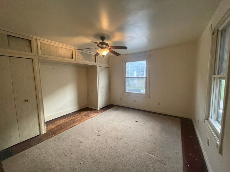 Building Photo - 423 Warwood Ave