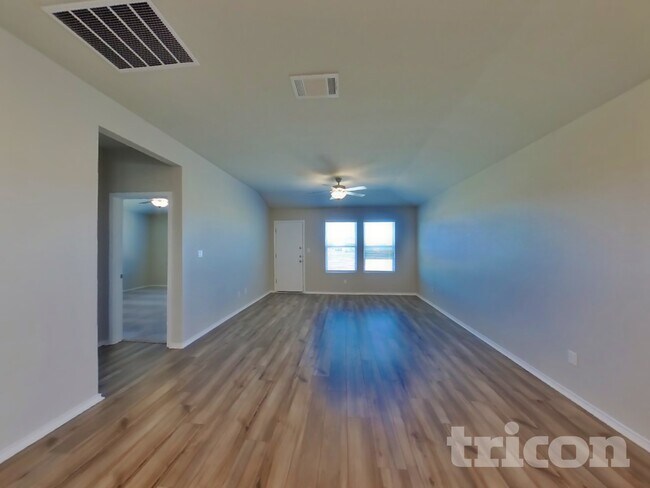 Building Photo - 5104 Saddle Clb Dr