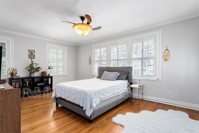 Building Photo - 732 Edgewater Dr