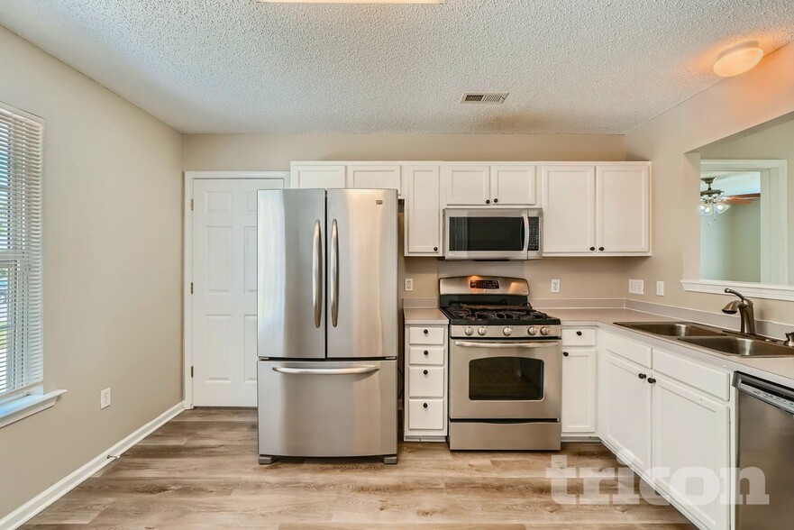 Building Photo - 3915 Cornus Ln