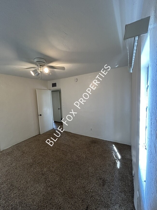 Building Photo - 1448 E Waverly St
