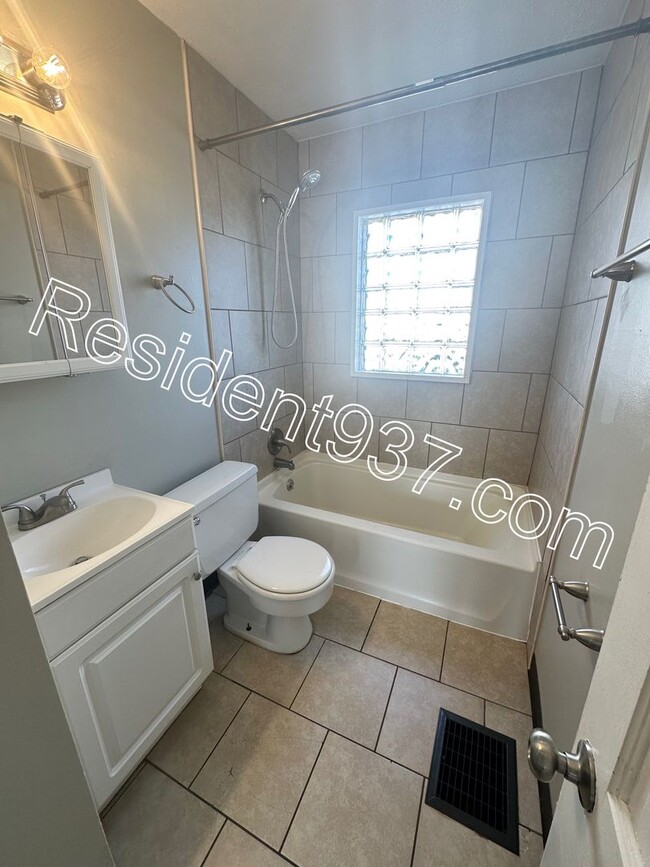 Building Photo - Cozy 3 Bed 1 bath home