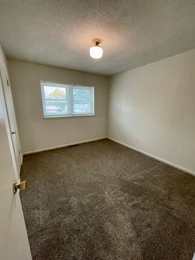 Building Photo - 3011 Fairview Dr