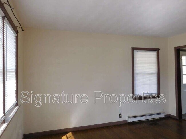 Building Photo - 13420 Crest Cir