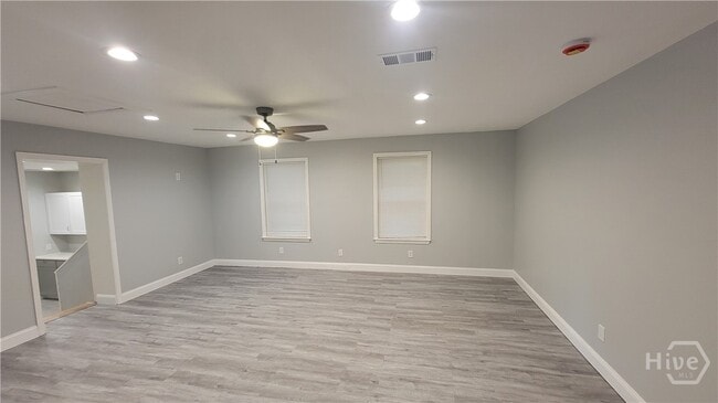 Primary Photo - 1129 E Bolton St