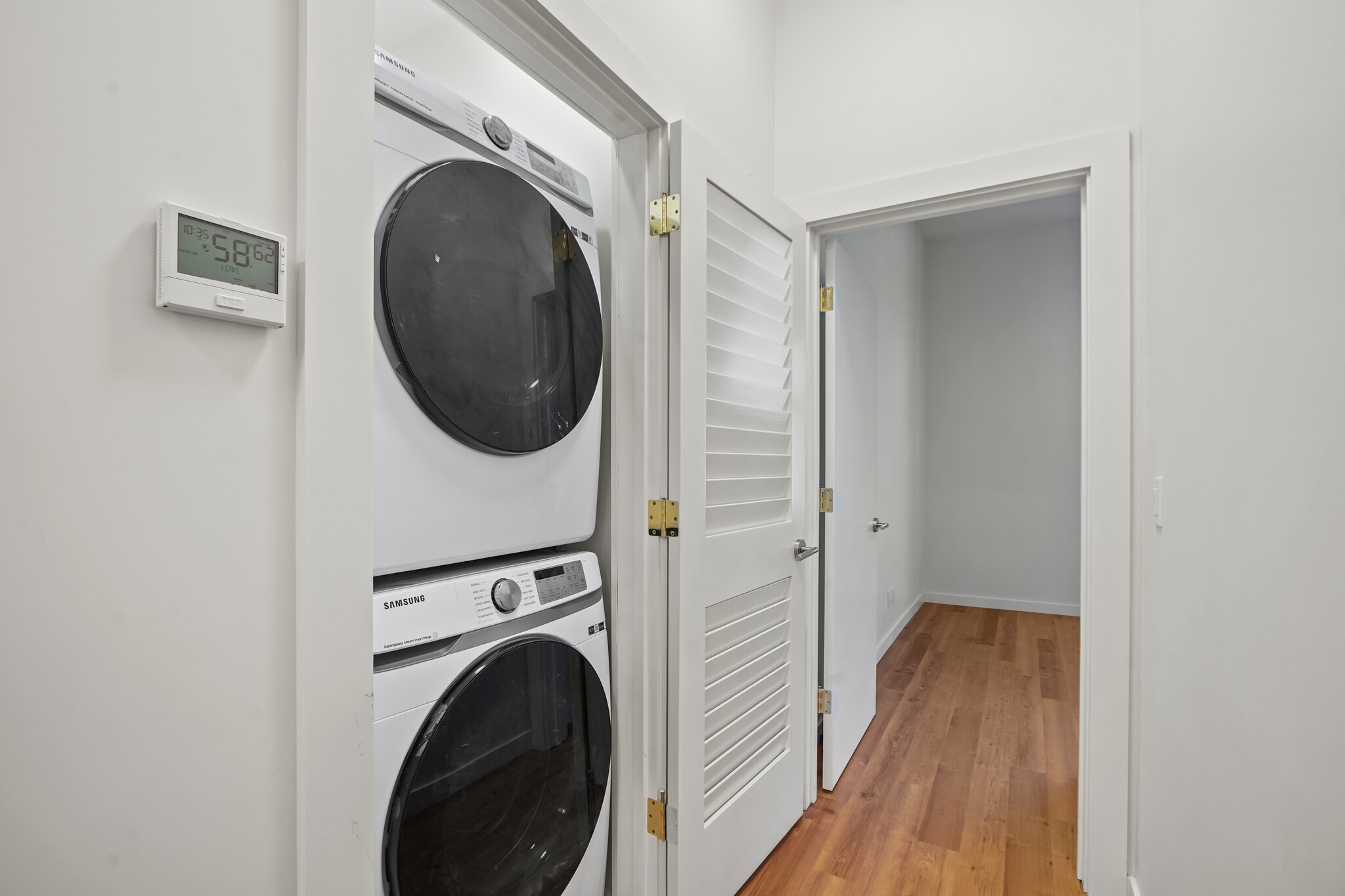 Building Photo - 1387 Oak St