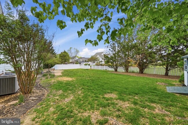 Building Photo - 102 Bramble Ct