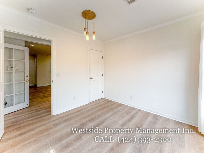 Building Photo - 8120 Glider Ave