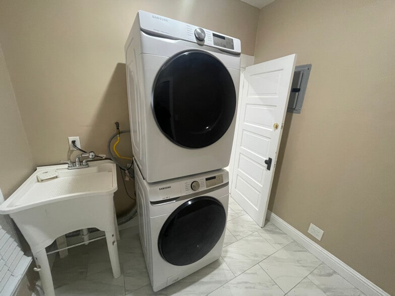 Building Photo - 1920 Sonoma Blvd