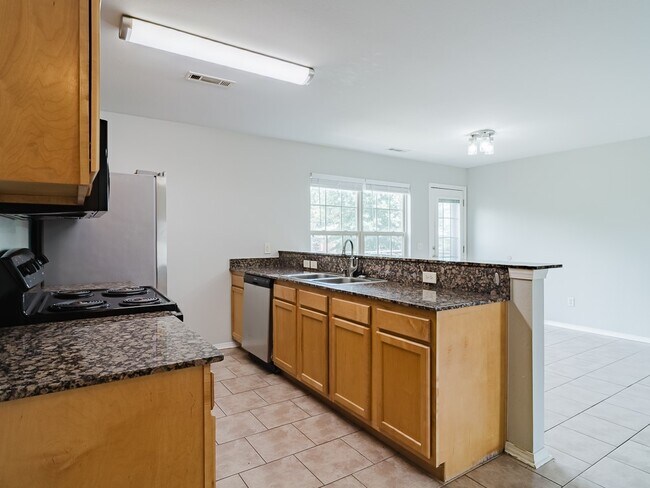 Building Photo - 3304 SW Deerfield Blvd