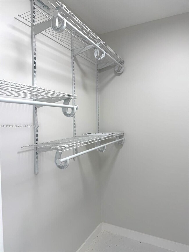 Building Photo - 210 174th St