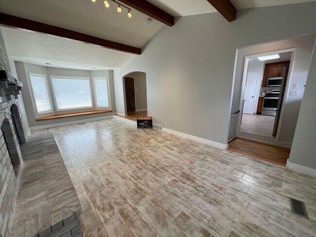 Building Photo - 4 Bedroom 2 Bath 2 Car Garage Home- Dog Friendly and RV parking.