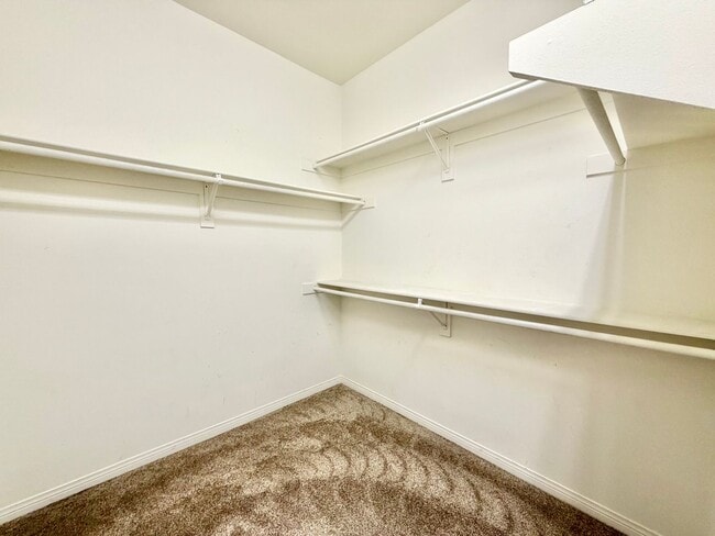 Building Photo - Spacious 5 Bedroom Wolf Creek Home with Balcony, Loft & Secondary Kitchen