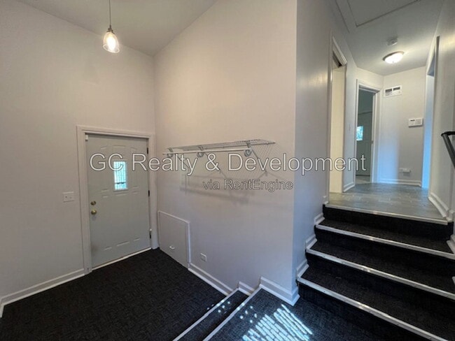 Building Photo - 2 Hiawatha Dr