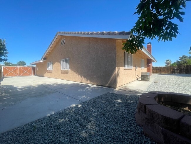 Building Photo - Victorville 4 Bedroom 2 Bathroom