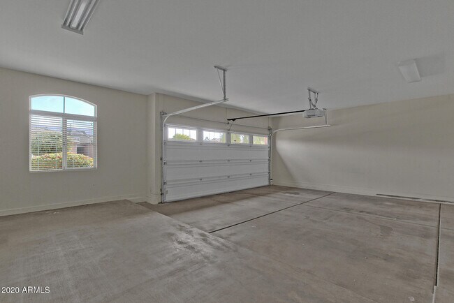 Building Photo - 4484 S Ellesmere St