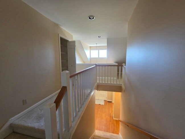 Building Photo - 4Bd/2.5Ba Bellevue House