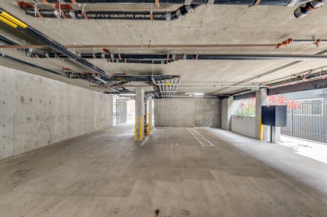 Building Photo - 917 S Berendo St