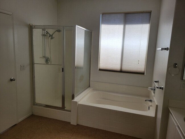 Building Photo - Lovely 4 Bedroom 2.5 Bathroom In Eastvale - Call Today