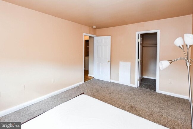 Building Photo - 5005 D St SE