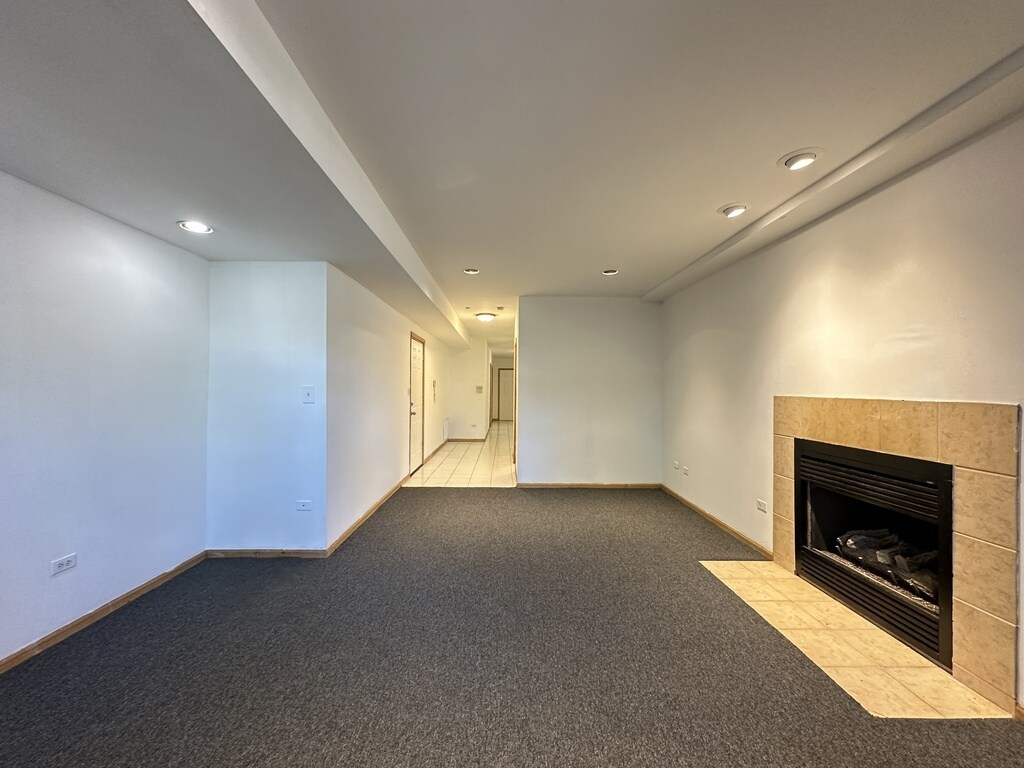 Building Photo - 918 N Paulina St