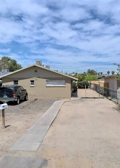 Building Photo - 2938 W Coronado Rd
