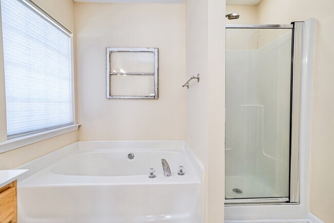 Building Photo - 545 Smoothstone Dr