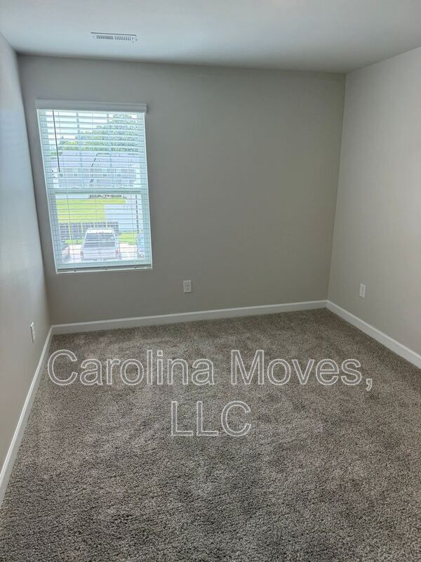 Building Photo - 206A Telford Dr.