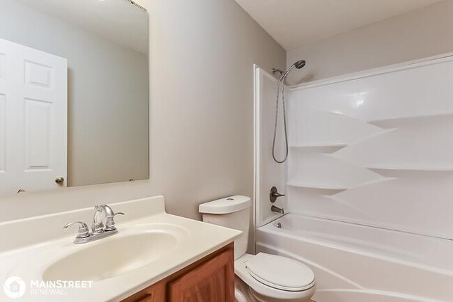 Building Photo - 4892 Grimm Dr, Lockbourne, OH 43137