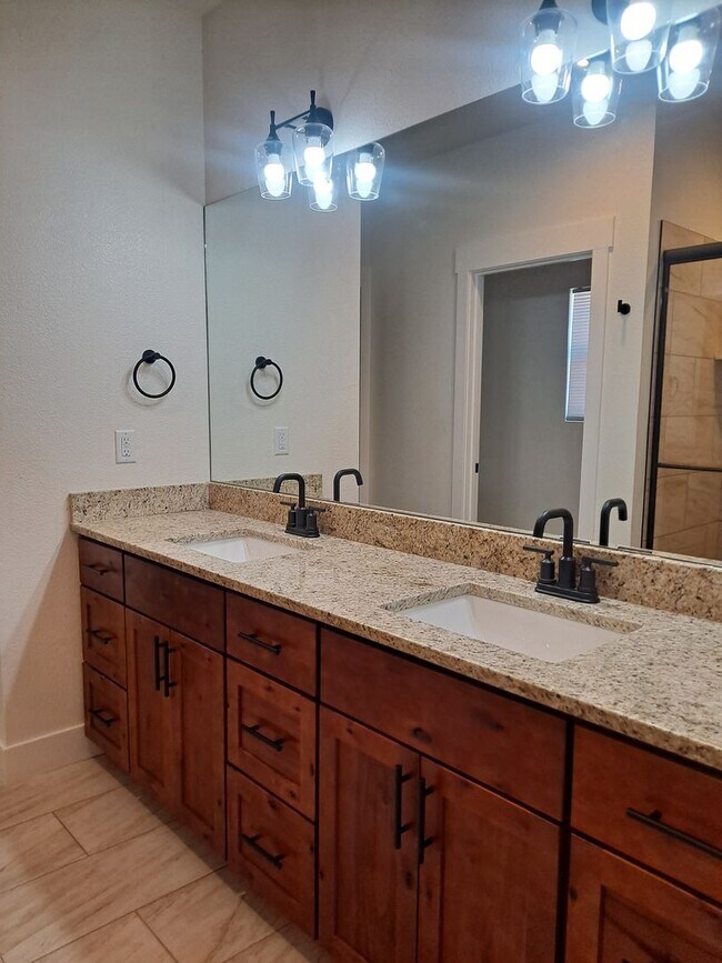 Building Photo - ALL PROSPECTIVE TENANTS MUST SUBMIT A $58 NON-REFUNDABLE APPLICATION FEE PER APPLICANT ONLINE AND...