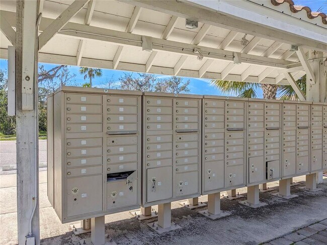 Building Photo - 3129 Oriole Dr