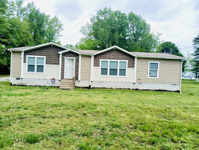 Primary Photo - 503 Old Airport Rd