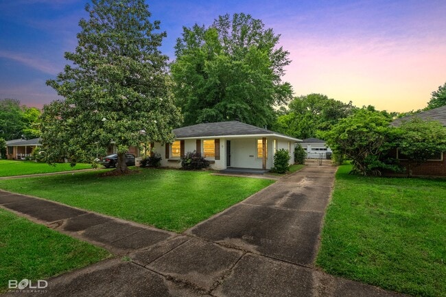 Building Photo - Check Out this 3 bed 2 bath