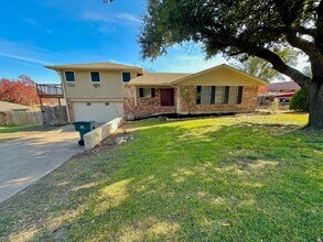 Building Photo - AVAILABLE NOW!