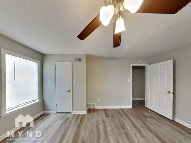 Building Photo - 7301 Hollorn Ln