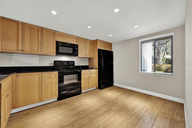 Building Photo - 2 Escondido Cir