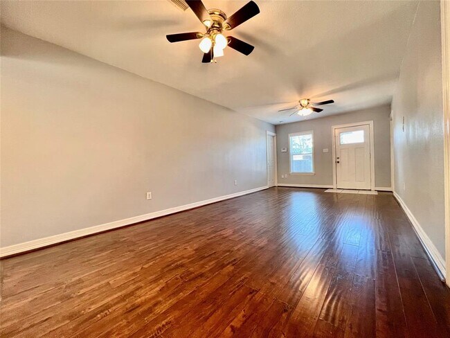 Building Photo - 4114 Beggs St